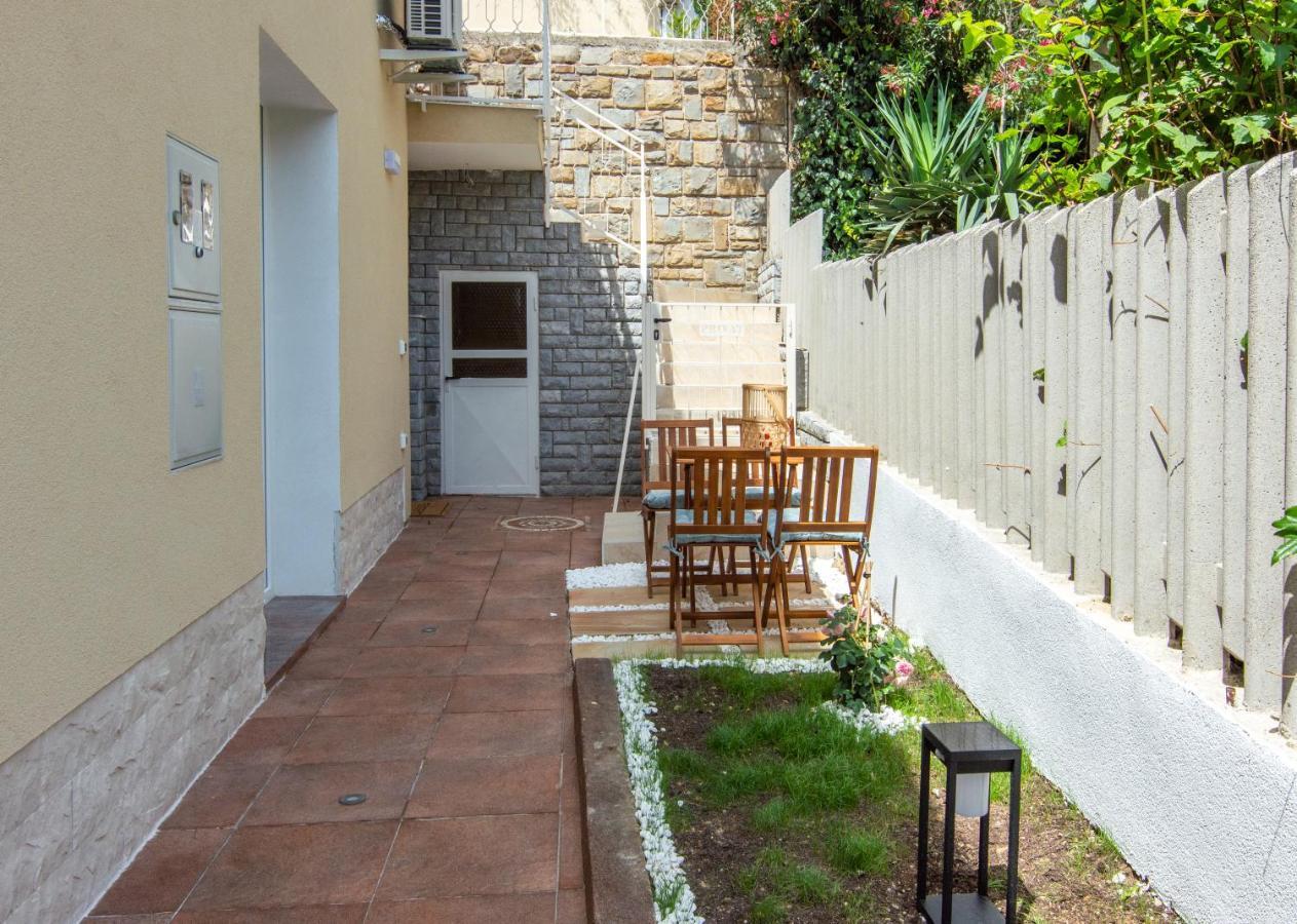 The Rose Garden Apartments ปอร์โตรอซ ภายนอก รูปภาพ